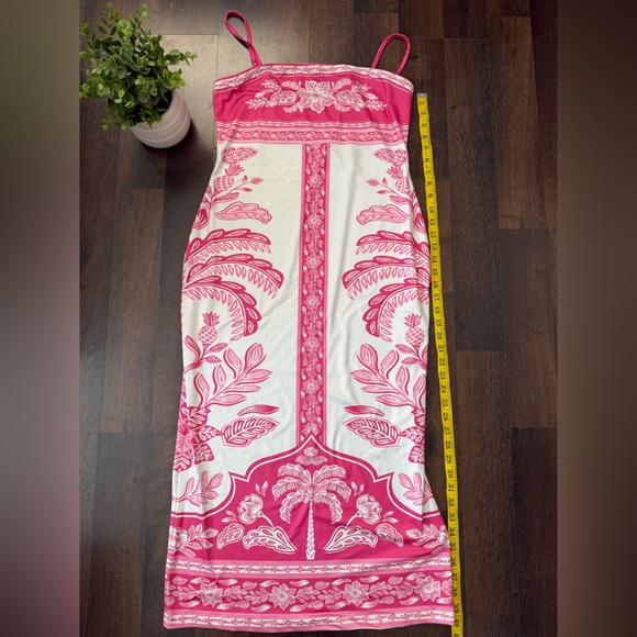Vibrant Pink and White Tropical Dress - Picture 6 of 8